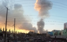 "אופציות גדולות שלא רצינו לנקוט": החות'ים מאיימים על ריאד עשן מיתמר מעל צנעא בעקבות תקיפה אווירית של הקואליציה בהובלת סעודיה (צילום ארכיון, מאי 2015) | צילום: Ibrahem Qasim / Wikimedia Commons, CC BY-SA 4.0
