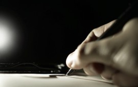 סיוט לזייפנים - השעון החכם יכול לאמת חתימות בכתב יד השעון החכם יכול לאמת חתימות בכתב יד. צילום: אילוסטרציה