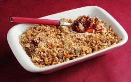 מתכון לקינוח בריאותי: קרמבל גרנולה ופירות קרמבל גרנולה ופירות. צילום וסטיילינג: יולה זובריצקי