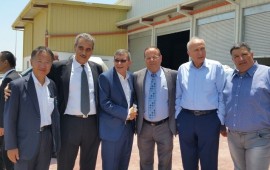 היסטוריה ביריחו: פגישה ראשונה מזה שנים בין ישראל לרשות הפלסטינית מימין: האלוף מרדכי על אזרחי, אלטריפי, סגן השר קרא, המושל, מנכ