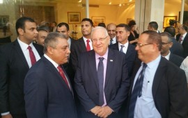 יום מצרים: ''נתניהו וא סיסי קרובים יותר מבגין וסאדאת'' נשיא המדינה ראובן ריבלין עם שגריר מצרים וסגן השר לשיתוף פעולה איזורי איוב קרא ביום מצרים הנחגג היום בבית שגריר מצרים