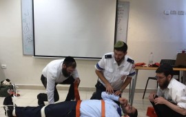 משלחת מד''א טסה עד רוסיה בכדי להעביר קורס עזרה ראשונה לשלוחי חב''ד משלחת מד''א טסה עד רוסיה בכדי להעביר קורס עזרה ראשונה לשלוחי חב''ד. צילום: דוברות מגן דוד אדום