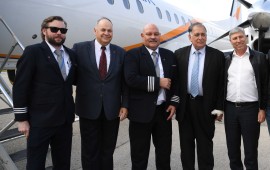 ישראל כץ ויונה יהב חנכו קו תעופה חדש של חברת TUS מחיפה לאתונה צילום: ראובן כהן, דוברות עיריית חיפה