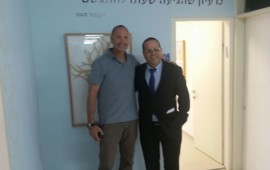 השר קרא בביקור במצפה רמון: להשוות המיסוי במצפה רמון למיסוי באילת השר קרא וראש מועצת מצפה רמון רוני מרום בפגישה במועצה וכן במרכז המבקרים ע