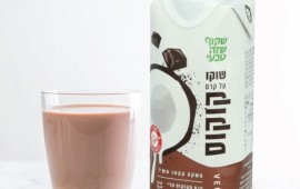 חדש על המדף: "שוקו על קרם קוקוס" - משקה קקאו עשיר על בסיס קוקוס, פרווה, נהדר לילדים, צמחונים, טבעונים ולכל מי שנמנע ממוצרי חלב שקוף שזה טבעי משיקים שוקו מקוקוס וקקאו. צילום - רוצים את הטבע