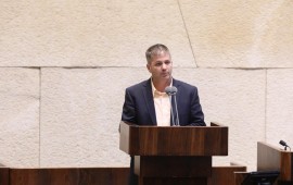 כינוס מיוחד של מליאת הכנסת: הוסרה חסינותו של ח"כ באסל גטאס לצורך חיפוש ומעצר גטאס ביקר אסירים השפוטים בגין רצח ועבירות ביטחון. בחקירה הוא טען שהוא לא ידע מה היה במעטפות