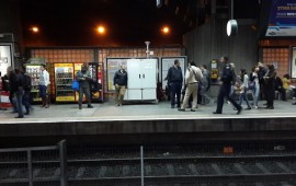 אזהרת זיהום אוויר גבוה ברכבת השלום ת"א ויוספטל בת-ים זיהום אוויר גבוה בתחנות רכבת השלום בת