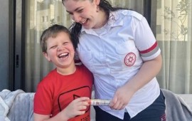 המזרק נשאר במשפחה: נויה בת ה-17 הצילה את חייו של בן דודה שלקה בהתקף אלרגיה חמור נויה מרטפל, מתנדבת נוער במד