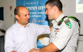 השר נפתלי בנט בטקס יום ההוקרה לפצועי צה"ל ופעולות האיבה: ״אשרי העם אשר אתם בניו"