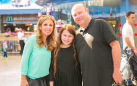 מחליקים: הסלבס חגגו את פתיחת מתחם ההחלקה על הקרח בירושלים גיל שפר, הבת טל ונאוה אשתו