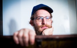 לפני הזיכרון - רבקה מיכאלי ודבלה גליקמן יופיעו בסרטו של יהונתן אינדורסקי הבמאי והתסריטאי יהונתן אינדורסקי.צילום: שלומי יוסף