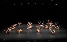 עירום שובר קופות: ביקוש חסר תקדים למופע המחול 'יותר מעירום' הקהל בישראל אומר כן