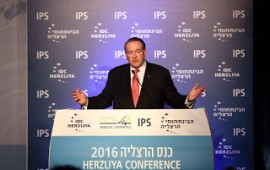 מייק האקבי בכנס הרצליה: ''לא יהיה פתרון לסכסוך כל עוד הצד השני מטיף לשנאה'' מייק האקבי בכנס הרצליה. צילום: עדי כהן צדק