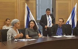 שנה למחאת יוצאי אתיופיה - מפגש טעון בין משפחת סלמסה לשרה שקד מרים יצחק, יצחק טיים ובנצ'י סלמסה, ח