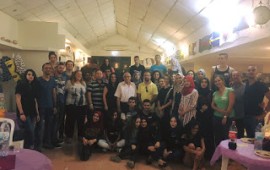 בני נוער יהודים מחולון אירחו בני נוער ערבים מקלנסווה ומזמר לארוחת אפטאר משותפת – צילום: עיריית חולון