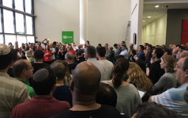 משבר ב- NCR: העובדים יטרפדו את העברת הידע מהמשרדים בישראל למתכנתים מהודו אסיפות עובדי NCR - צילום: ועד עובדי NCR.