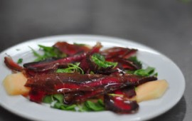 ט"ו באב בבית גוברין - הופעה חיה של הזמר האיטלקי מאוריציו סקליוני ברזאולה – סינטה כבושה עם מלון ופרמיג'אנו של מסעדת לה טרה פרומסה