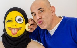 הסמיילי מוציא לשון