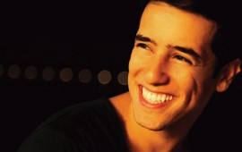 הראל סקעת יככב במחזמר "כמעט שפוי"