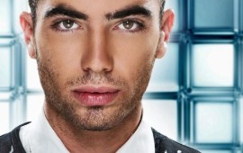 עומר אדם משחרר שיר חדש: "תעשי לי את זה קשה"