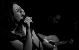 שיר ביטון מארחת את לאה שבת בהופעה אקוסטית