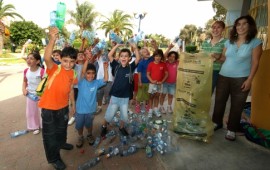 "התשלום למוזיאון במזומן - או בבקבוקים"