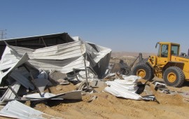 במהלך פעילות להריסת 9 מבנים בלתי חוקיים בנגב על ידי רשות מקרקעי ישראל וכוחות האכיפה, הותקף מפקח של משרד הפנים על ידי פולשים באיזור ירוחם