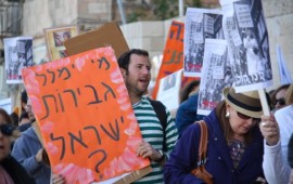המאבק בהדרת נשים: "זאת לא צניעות, זאת השפלה"