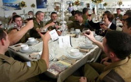 ליל הסדר של החיילים הבודדים: האפיקומן יהיה לפטופ