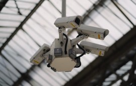 העיניים של העסק: למה מצלמות אבטחה הן הכרח?