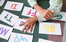 כיצד משחקי התפתחות לפעוטות יכולים לשפר את לימוד האנגלית לילדים קרדיט לתמונה Freepik