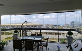 טופ גלאס - מערכות זכוכית מתקדמות לסגירת מרפסת ודלתות הזזה מזכוכית לבית קרדיט תמונה ל