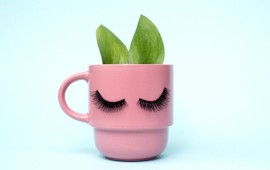 שמירה על בריאות הריסים – מה קורה אחרי השימוש בריסים מלאכותיים? קרדיט תמונה FREEPIK