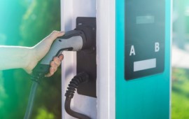 מהפכת הטעינה החשמלית מגיעה אל תחנות הדלק קרדיט תמונה FREEPIK