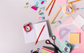 ציוד משרדי קרדיט תמונה FREEPIK