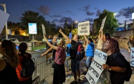 האם אנחנו בדרך לעולם טכנוקרטי המבטל את הפרטיות, חופש התנועה, הזכות לקניין וכבוד האדם וחירותו על גופו ובריאותו? צילום: יונתן דויד