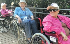 לראשונה: תיירים עם מוגבלויות יקבלו שירות מיוחד מיד שרה תיירות מקבוצת דיור מוגן בניו-ג'רסי, ארה